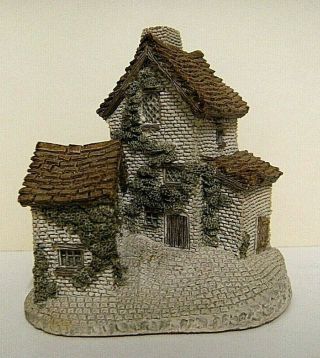 1982,  Ivy Cottage (rare,  Cobbles Not Stepping Stones) By David Winter