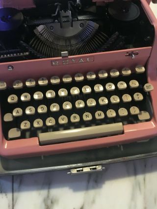 Vintage 1950’s Pink ROYAL QUIET DE LUXE Typewriter & Case Bubblegum Pink 3