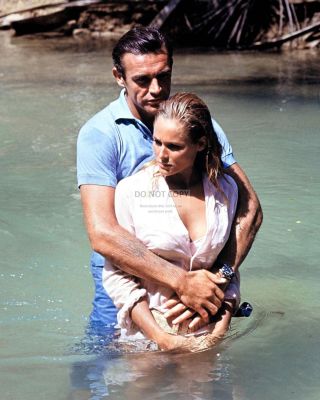 Sean Connery & Ursula Andress On The Beach Set Of " Dr.  No " - 8x10 Photo (bb - 267)