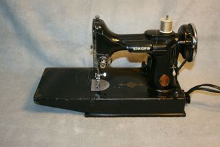 Vintage 1941 Singer Sewing Machine Featherweight 221 With Case