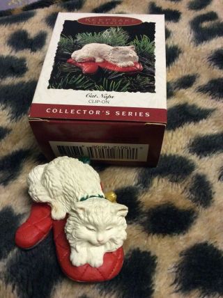 Hallmark Keepsake Christmas Ornament Cat Naps Collector Series Clip On 1995