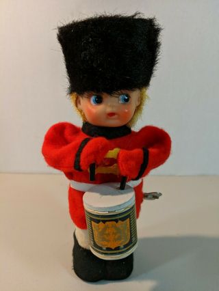 Vtg 7 " Tin Walking British Soldier Key Japan Toy Wind - Up Drummer Boy Great