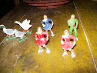 4 Vintage Toy Barclay Manoil Lead Figures Skaters And 3 Wooden Ducks