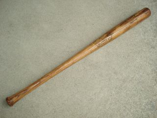 Vintage Tris Speaker Hillerich Bradsby Louisville Slugger 40 - T.  S.  Baseball Bat