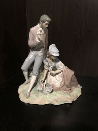 Vintage Lladro Porcelain Figurine 4669 Man And A Women