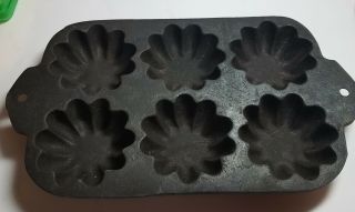 Vintage Cast Iron Muffin Cornbread Pan Mold 6 Bundt Pattern Made In Usa