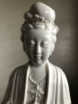 Old 20th C Chinese Dehua Blanc de Chine White Porcelain Gwan Kwan Yin Statue Art 2