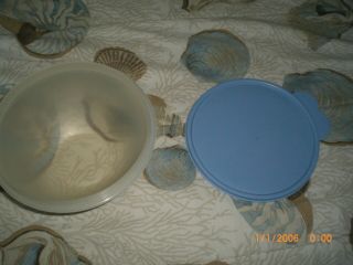 TUPPERWARE BOWL 6 CUP WHITE WITH BLUE SEAL 2