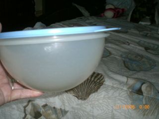 TUPPERWARE BOWL 6 CUP WHITE WITH BLUE SEAL 3