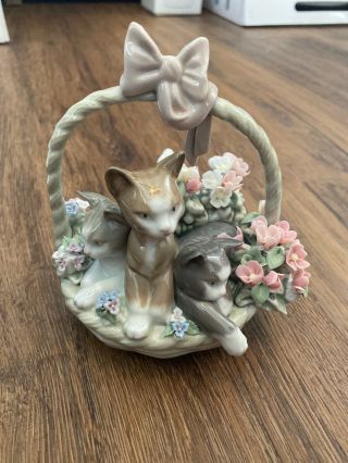 Vintage Lladro Porcelain Cats In A Basket Figurine 4 " X 3.  25 " X 3 " Con