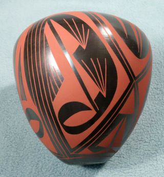 Mata Ortiz Pottery by Efrain Lucero Andrew: Red on Black 2