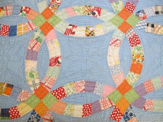 RUSTIC Vintage Feed Sack Hand Pieced & Quilted WEDDING RING Quilt; 88 