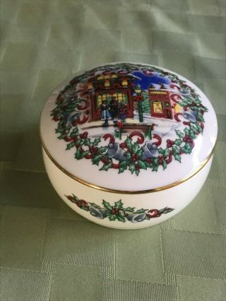 Heritage House Fine Porcelain Music Box " Silver Bells " Melodies Of Christmas