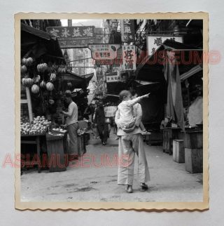 Women Carry Baby Market Alley Central Street Scene Hong Kong Photo 香港旧照片 29757