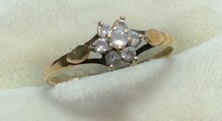 Very Pretty Ladies Full Hallmarked Vintage 9ct Gold White Stone Cluster Ring