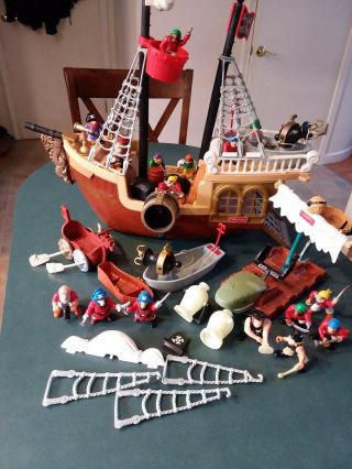 Vintage 1994 Fisher Price Great Adventures Pirate Ship 16 Pirates,  5 Boats