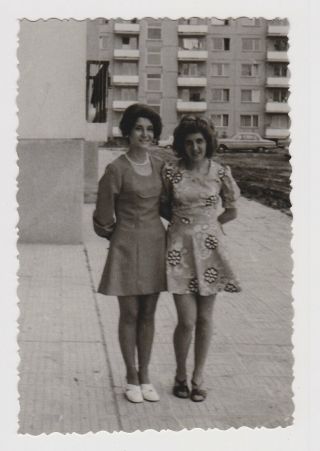 Two Sexy Lady Woman With Short Skirts Portrait Vintage Orig Photo (57496)