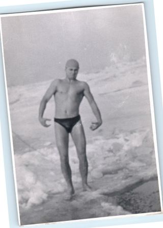 Vintage Photo Shirtless Muscle Man Speedo Bulge Trunks Swimmer Pose Gay Int R30