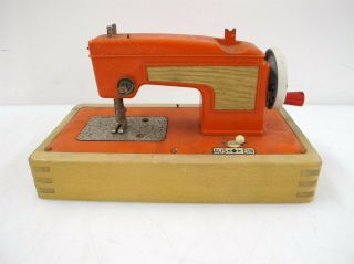 Vintage Muller Regina 820 Hand - Cranked Toy Sewing Machine 1960 ' s 2