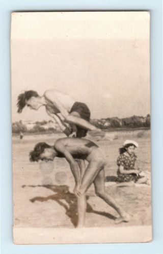 1940s Summer Fun Blured Motion Couple Guys Shirtless Men Sport Game Gay Int R33