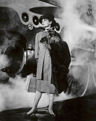 Audrey Hepburn In The 1957 Film " Funny Face " - 8x10 Publicity Photo (zy - 793)