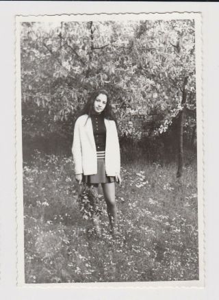 Sexy Leggy Lady Woman W/short Skirt Portrait In Park Vintage Orig Photo 57474