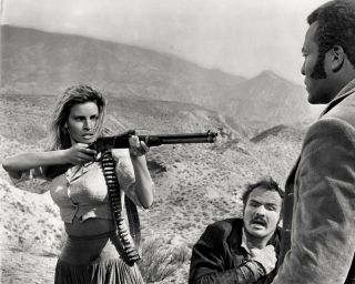 Raquel Welch,  Burt Reynolds And Jim Brown In " 100 Rifles " - 8x10 Photo (zz - 074)