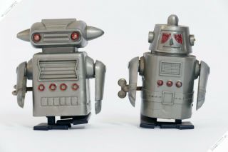 Horikawa Yonezawa Walking Space Robot Tin Japan Hong Kong Wind - Up Vintage Toy