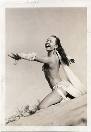 1953 Orig Photo Turkish Exotic Dancer Actress Nejla Ates Las Vegas Desert