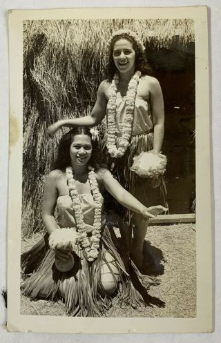 Affectionate Hawaiian Lei Girls In Grass Skirts,  Vintage Photo Snapshot