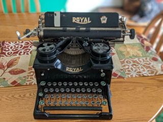 Antique/Vintage Royal Model 10 Typewriter w/Beveled Glass Sides 3