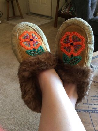 Vtg Native American Indian Leather Beaded Moccasins W Fur Womens 7.  5 8 Approx