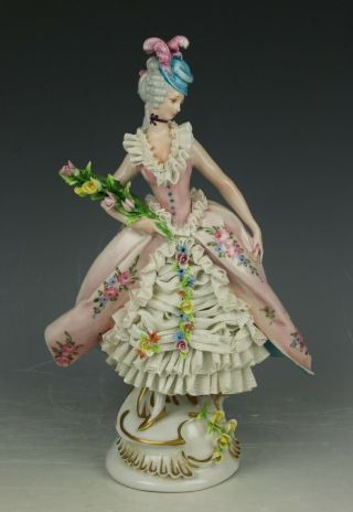 Capodimonte Giuseppe Cappe Figurine " Lady With Flowers " Worldwide