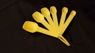 Vintage Set Of 6 Yellow Tupperware Measuring Spoons With Ring
