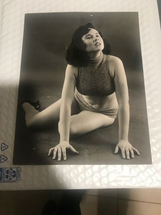 Betty Parker Vintage 7 1/2” X 9 1/2” Sexy Photo 1950’s Hollywood Press