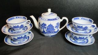 Vintage Blue Willow Chinese Teapot With Matching 4 Cups & 4 Saucers