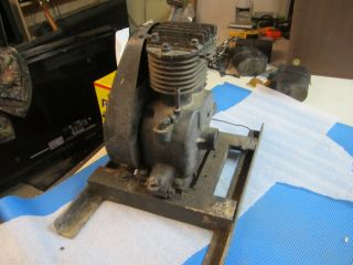 Vintage Antique Briggs Stratton Engine Model Y Type 60240,  has compression 3