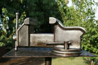 RARE COLUMBIAN No.  804,  4  JAW SWIVEL BENCH VISE,  MADE FROM WELDED PLATE STEEL 3