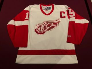 Steve Yzerman Detroit Red Wings Ccm White Vintage Hockey Jersey - Size M