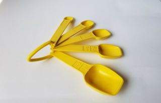 Tupperware Measuring Spoons Set Of 5 Vintage