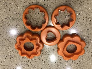 Vintage Tupperware Set Of Five (5) Nesting Cookie/biscuit/canape Cutters