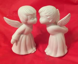 Lefton China White Kissing Angels 02079 Hand Painted Vintage 1983 Figurines