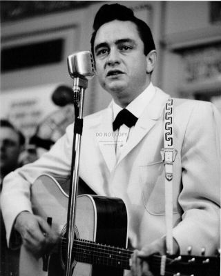 Johnny Cash Rockabilly Singer On Stage In 1958 - 8x10 Publicity Photo (aa - 615)