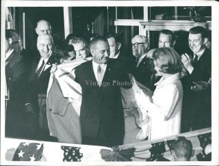 1964 Press Photo Politics Joan Kennedy President Lyndon Johnson Post Office 7x9