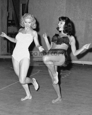 Candy Barr Teaches Joan Collins To Dance Burlesque 8x10 Publicity Photo (rt791)