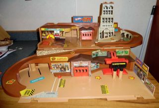 Vintage Hot Wheels City Sto & Go Mattel 1979 Playset Fold Out Playset For Cars