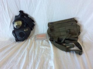 Vintage U.  S.  Army M - 17 Medium Gas Mask & Carrying Bag Military