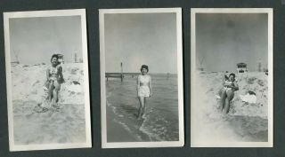 Vintage 1940s Photos Pretty Girl In Pin Up Swimsuit At Beach 384005