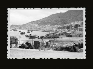 1950s Vintage Hong Kong Photo B&w Children Boy Aberdeen Junk Boat Hill Ship 488
