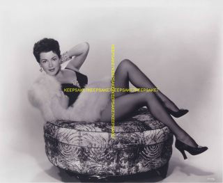 Actress Lana Turner Leggy In A Fur And Nylons 8x10 Photo A - Lt3
